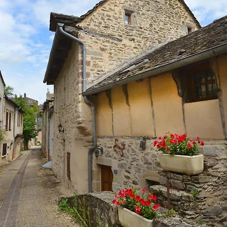 2 A 4 Places Au Coeur Du Village Medieval Apartamento