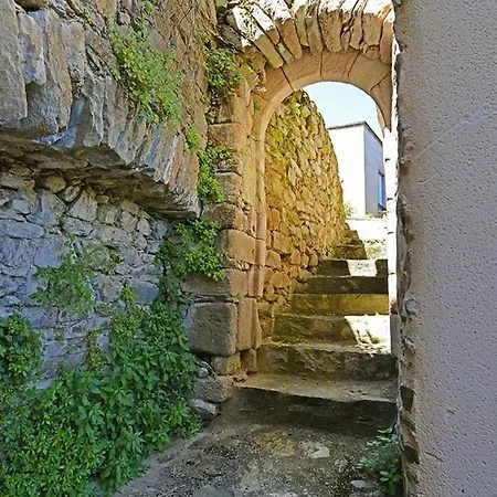 2 à 4 Places Au Cœur Du Village Médiéval * Najac