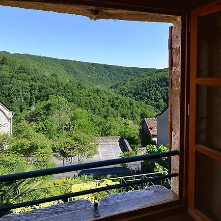 2 à 4 Places Au Cœur Du Village Médiéval * Najac